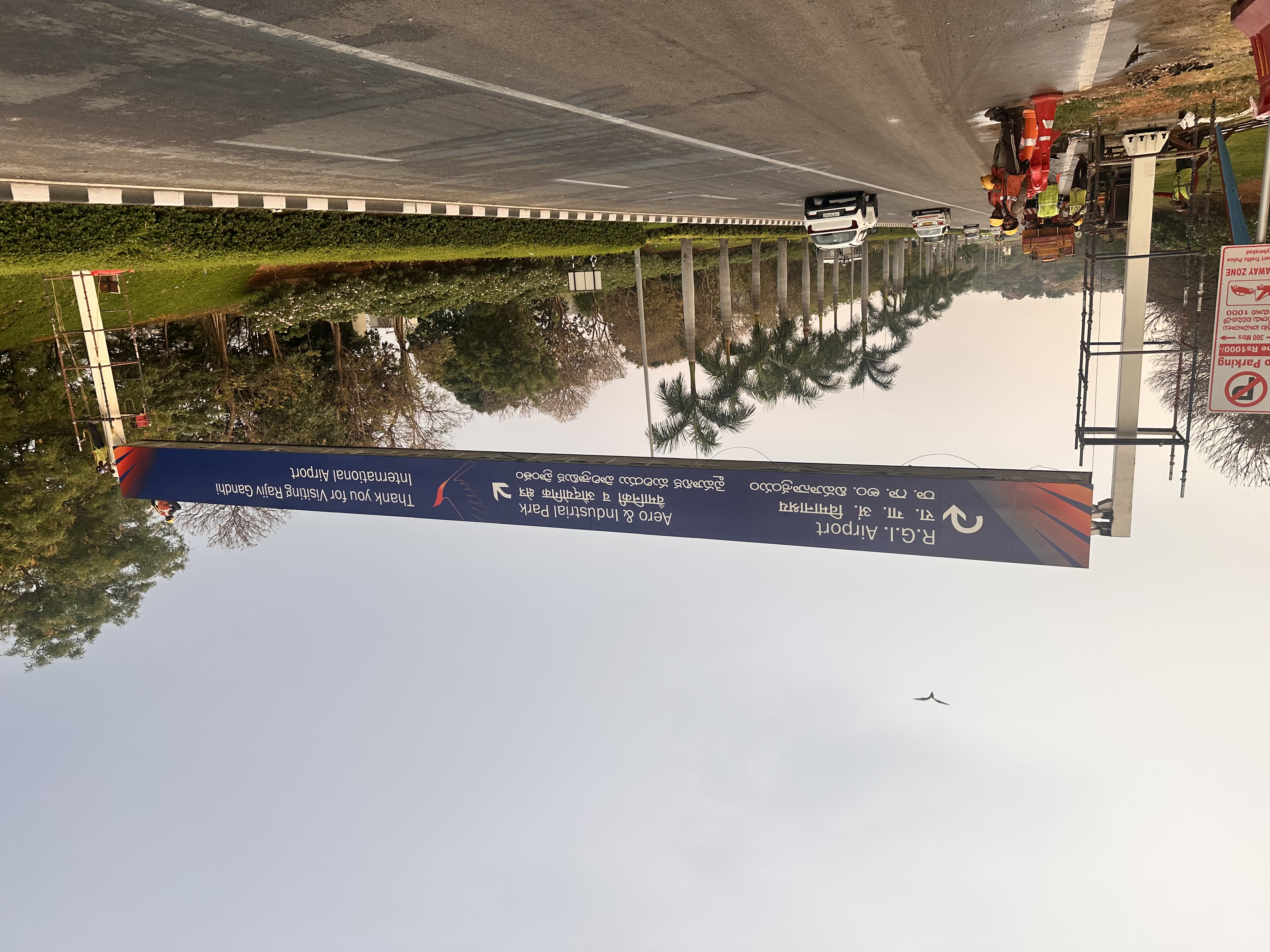 Cantilever traffic sign assembly